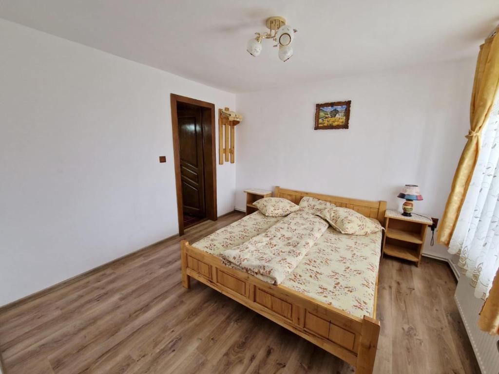 Postel nebo postele na pokoji v ubytování Cabana Poiana Dealul Frumos