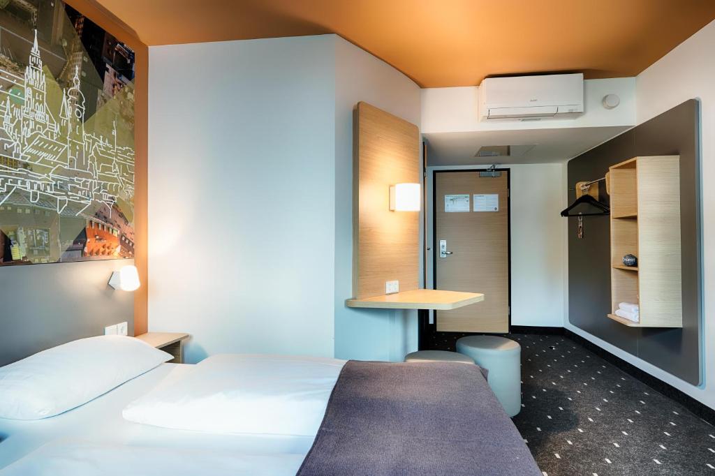 Postel nebo postele na pokoji v ubytování B&B Hotel München-Hbf