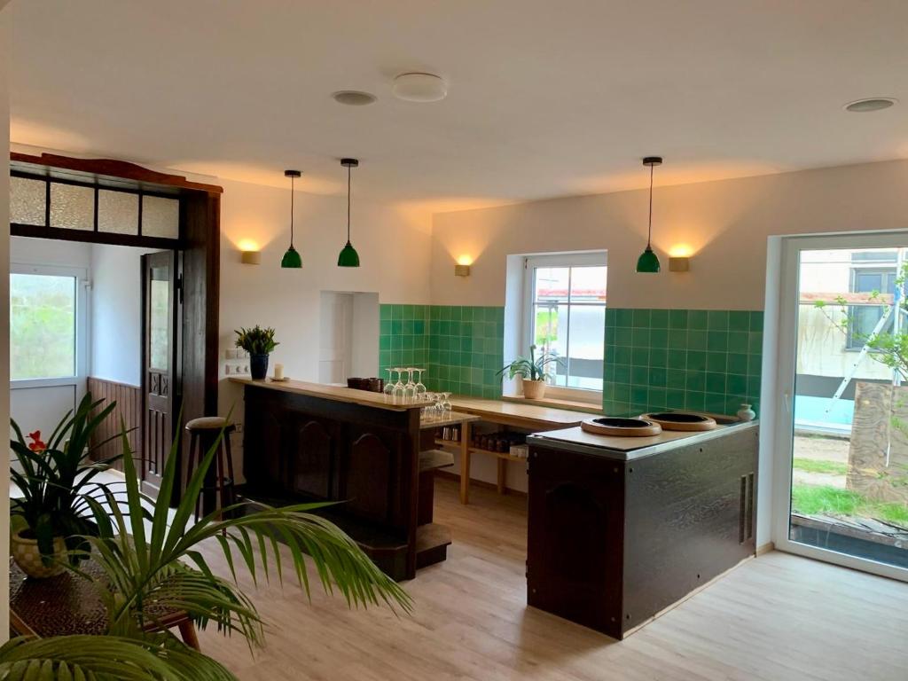 Kuchyň nebo kuchyňský kout v ubytování Pension "Strandhotel"