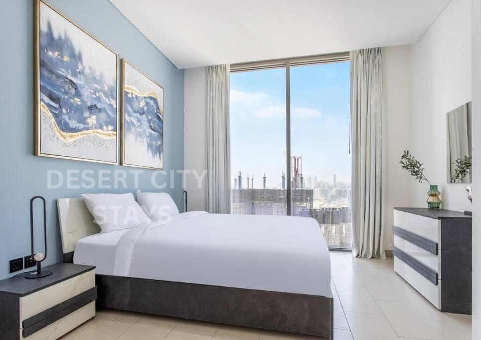 Postel nebo postele na pokoji v ubytování 2 Bed in Sobha Creek Vista Reserve with Burj Khalifa views hosted by Desert City Stays
