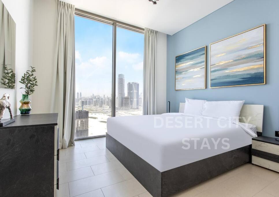 Postel nebo postele na pokoji v ubytování 2 Bed in Sobha Creek Vista Reserve with Burj Khalifa views hosted by Desert City Stays