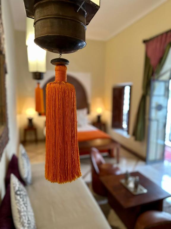 Postel nebo postele na pokoji v ubytování Riad Jardin Des Rêves By La Siredrah