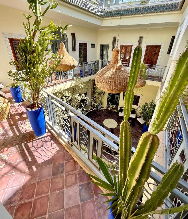 Balkón nebo terasa v ubytování Riad Jardin Des Rêves By La Siredrah