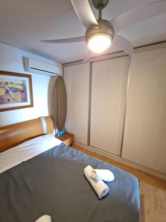 Postel nebo postele na pokoji v ubytování Korinthian sea view