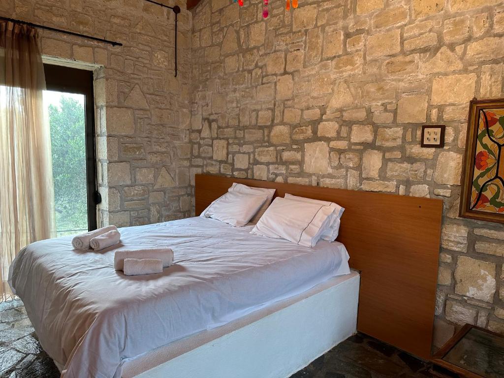 A bed or beds in a room at Elia Home