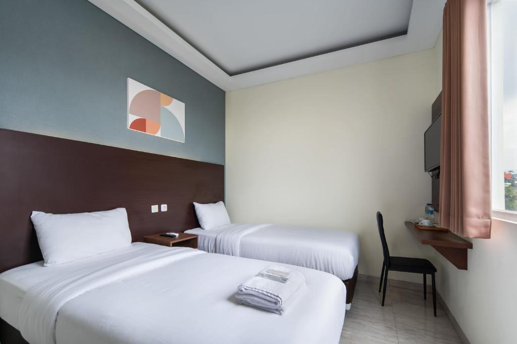 Postel nebo postele na pokoji v ubytování Cove West Inn Cihampelas