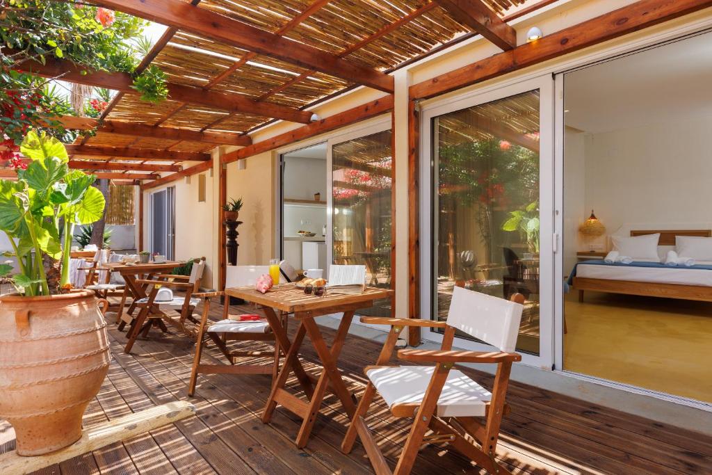 Patio nebo venkovní prostory v ubytování Dolphin Studios