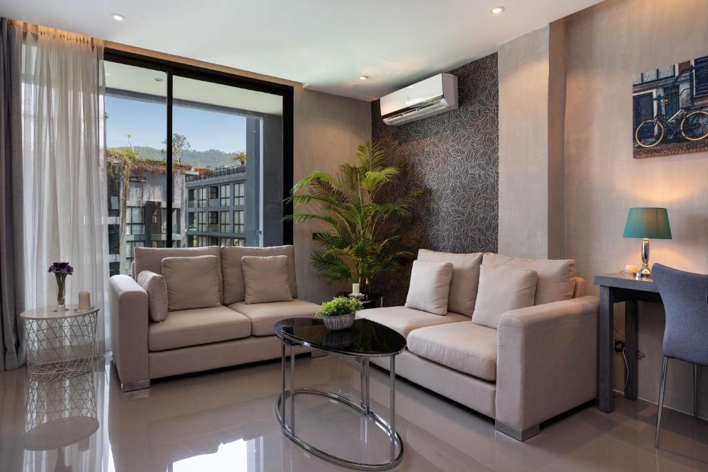 Χώρος καθιστικού στο tropics Kamala Deluxe Pool View Apartment CTG P602