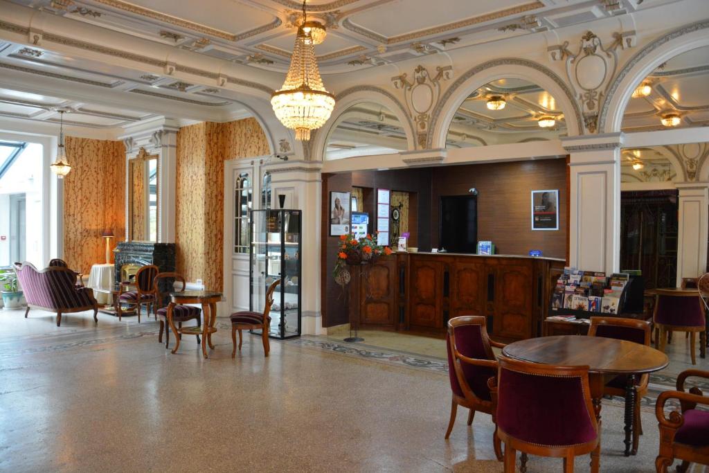Posezení v ubytování The Originals Boutique, Hôtel Terminus, Bourg-en-Bresse Gare