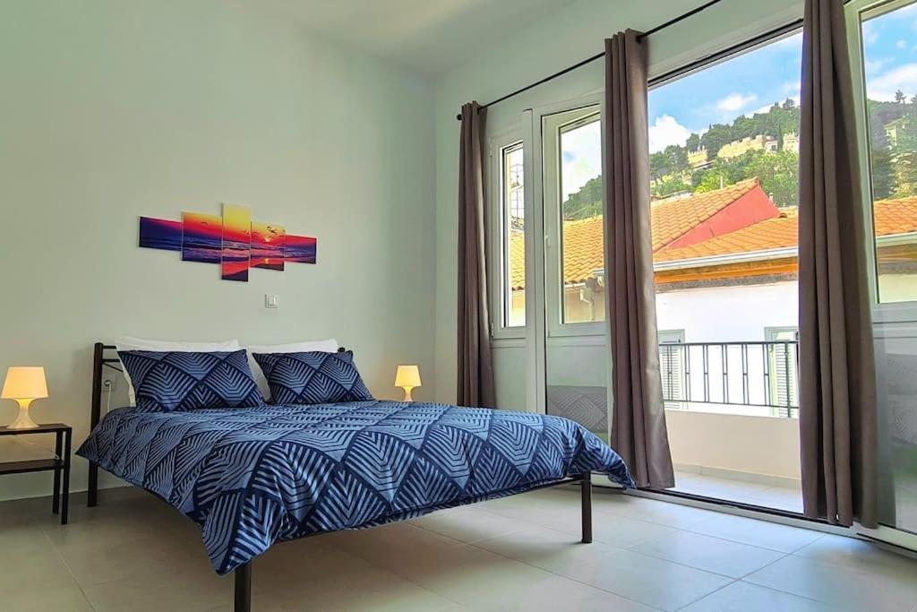 Postel nebo postele na pokoji v ubytování Nafpaktian Port House