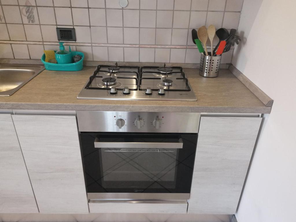 Kuchyň nebo kuchyňský kout v ubytování CAV Casa del vecchio faggio - 4 stelle - Nebbiuno Lago Maggiore