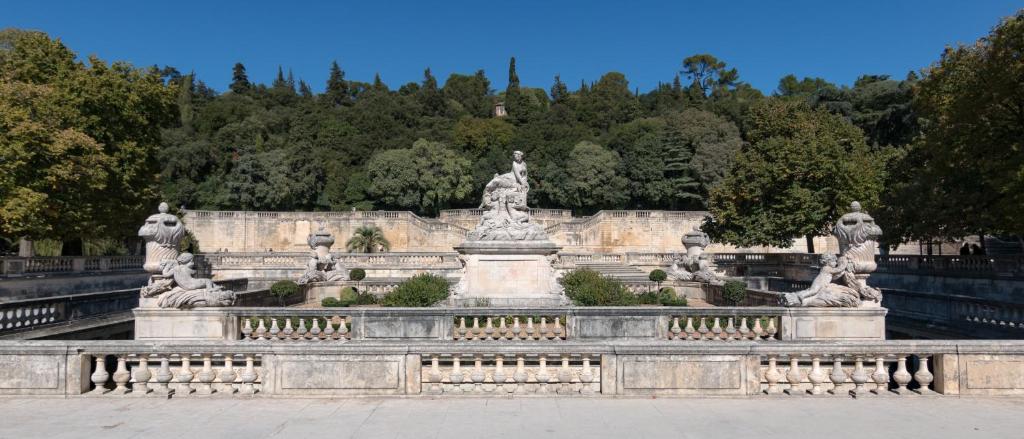 Fotografia z galérie ubytovania "Le Paisible" Clim et Jardin en centre ville v destinácii Nîmes