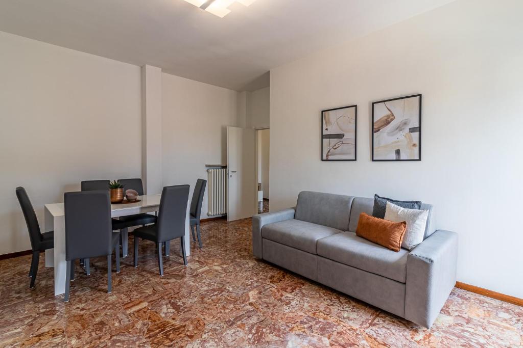 a living room with a couch and a table at Fiera di Ferrara Huge Apartment x7! in Ferrara