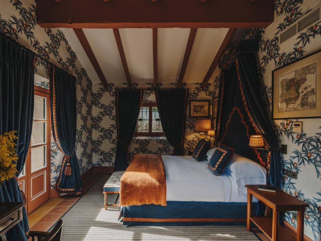 Postel nebo postele na pokoji v ubytování Grand Hotel Son Net