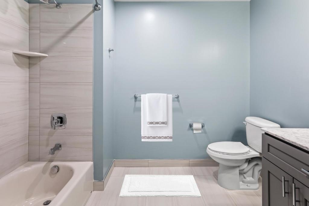 Koupelna v ubytování Seaport Suites