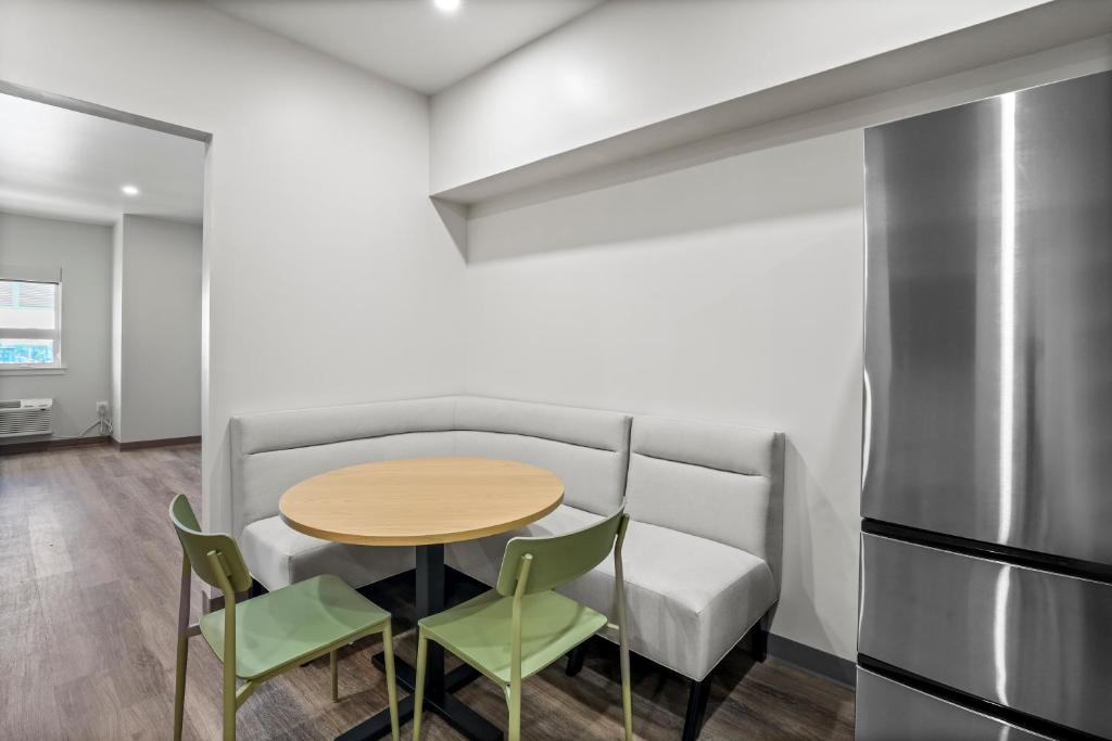 Kuchyň nebo kuchyňský kout v ubytování Seaport Suites
