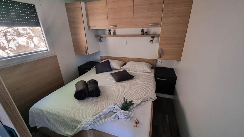 Postel nebo postele na pokoji v ubytování Luxury Mobile Homes - Adria Superior