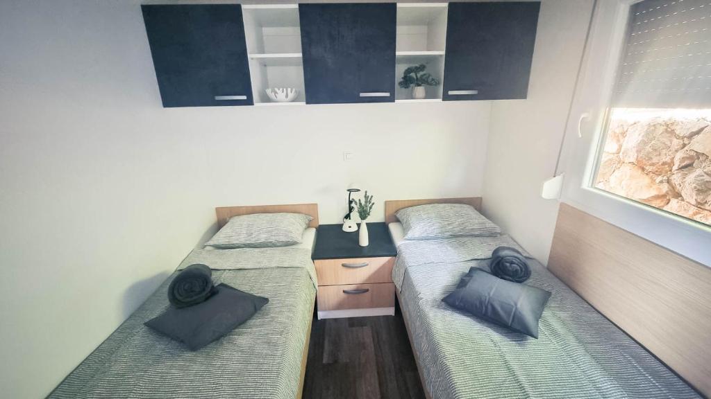 Postel nebo postele na pokoji v ubytování Luxury Mobile Homes - Adria Superior