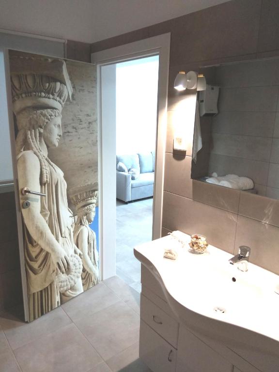 Kúpeľňa v ubytovaní Attalos luxury flat Psyrri square
