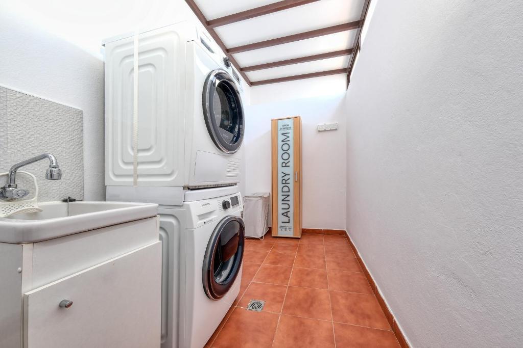 Fotografie z fotogalerie ubytování Casa Yare, shared pool, air-con, fast wifi v destinaci Costa Teguise