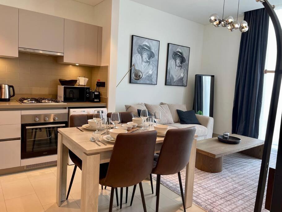 Fotografie z fotogalerie ubytování Dar Vacation - Cozy & Stylish 1BDR Apartment v Dubaji