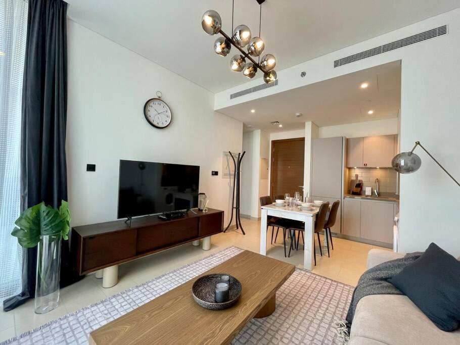 Fotografie z fotogalerie ubytování Dar Vacation - Cozy & Stylish 1BDR Apartment v Dubaji