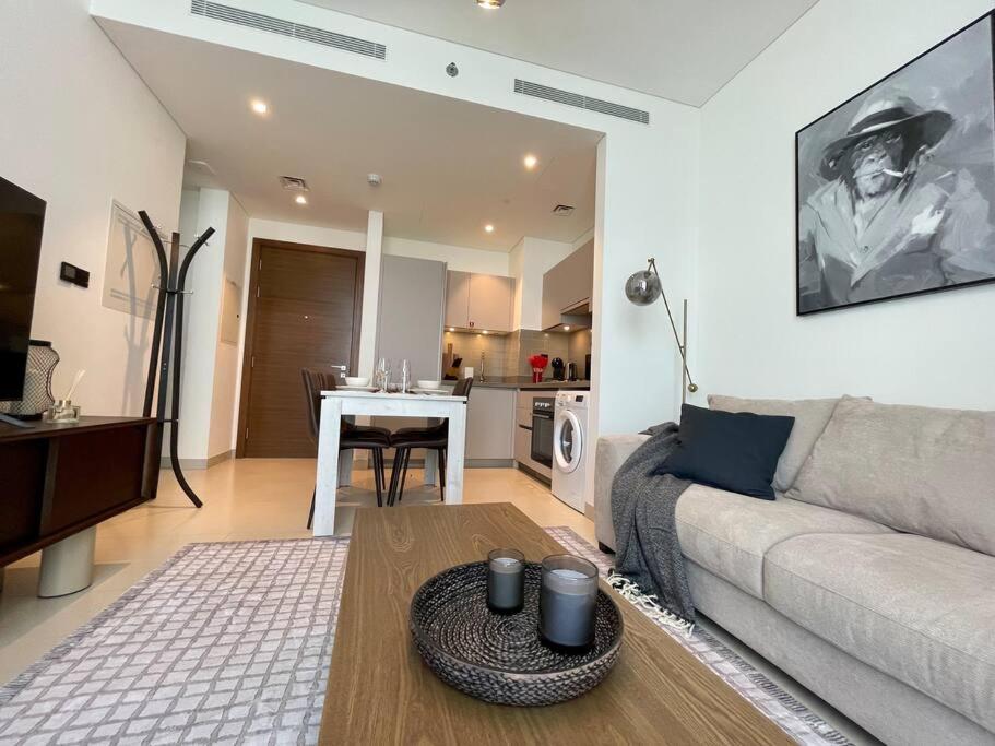Fotografie z fotogalerie ubytování Dar Vacation - Cozy & Stylish 1BDR Apartment v Dubaji