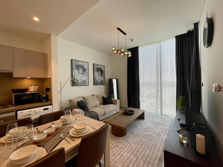 Fotografie z fotogalerie ubytování Dar Vacation - Cozy & Stylish 1BDR Apartment v Dubaji