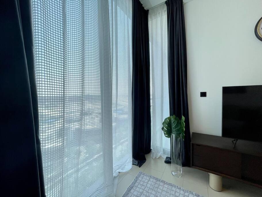 Fotografie z fotogalerie ubytování Dar Vacation - Cozy & Stylish 1BDR Apartment v Dubaji