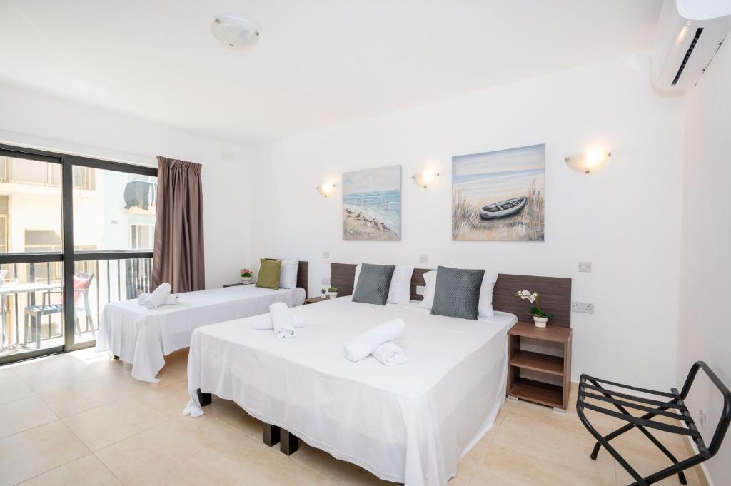 Islet Promenade Seafront 1 Bedroom Apartment with sea view balcony by Getawaysmalta - 15