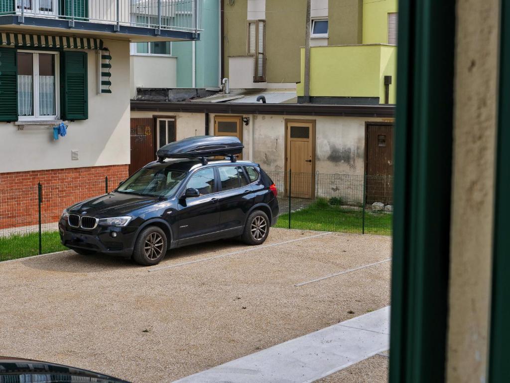 Kép FARO DELL'ESTATE delizioso BICAMERA con POSTO AUTO dietro la SPIAGGIA szállásáról Gradóban a galériában