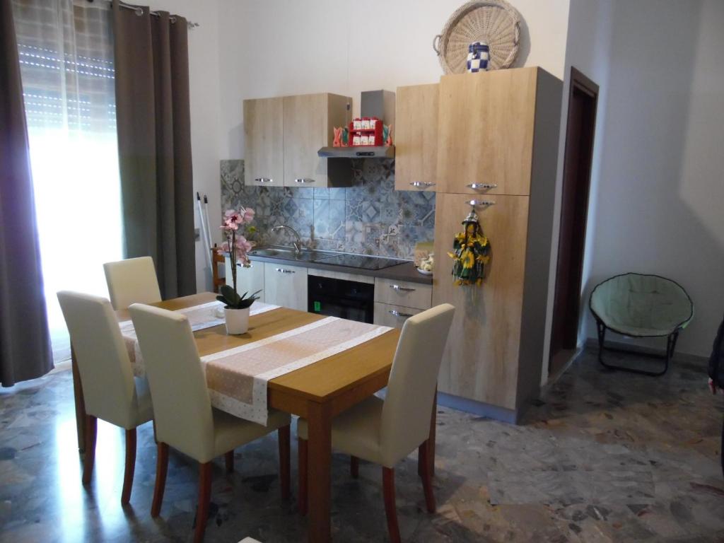 A kitchen or kitchenette at Casa Aurora