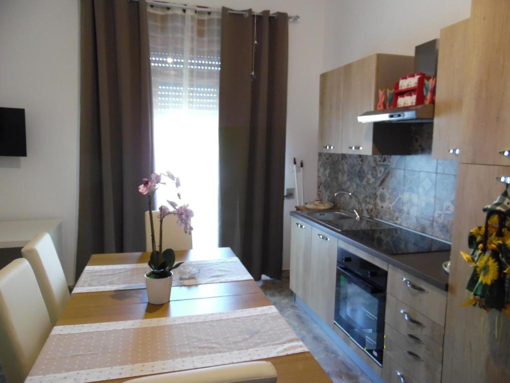 A kitchen or kitchenette at Casa Aurora