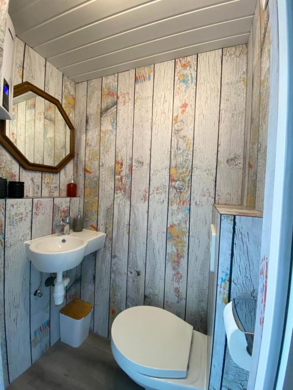Koupelna v ubytování Das Nest, opional mit Sauna und Whirlpool