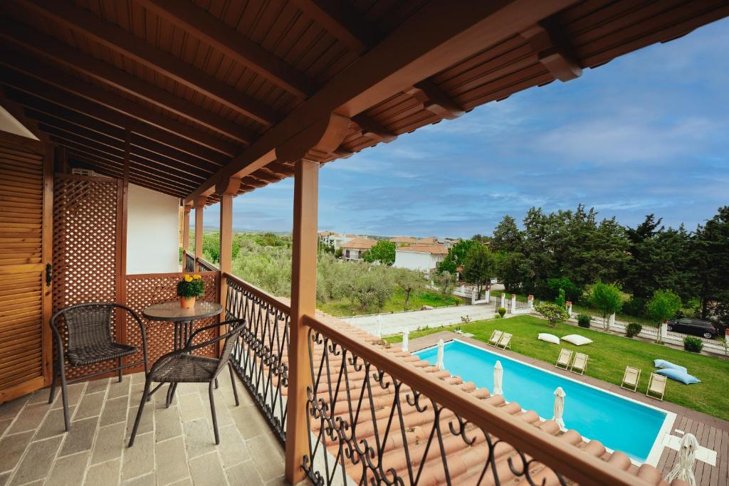 Bazén v ubytování Kalisun Pool House by Georgalas nebo v jeho okolí