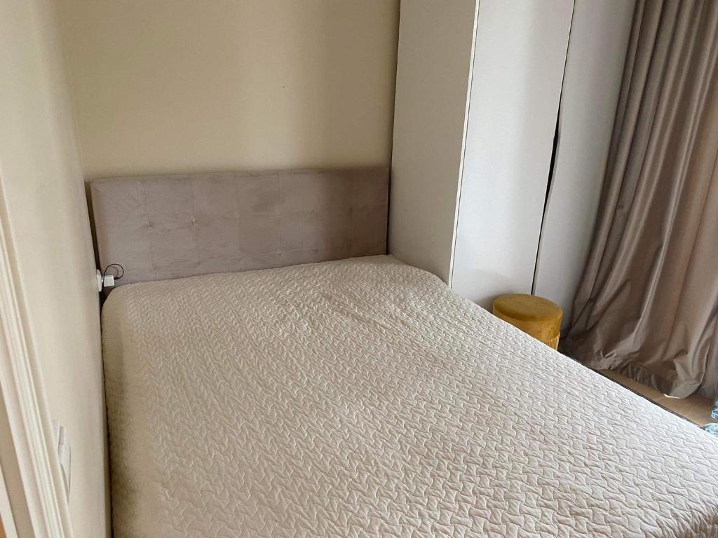 a small bedroom with a bed in a room at Piliamesčio apartamentai in Kaunas