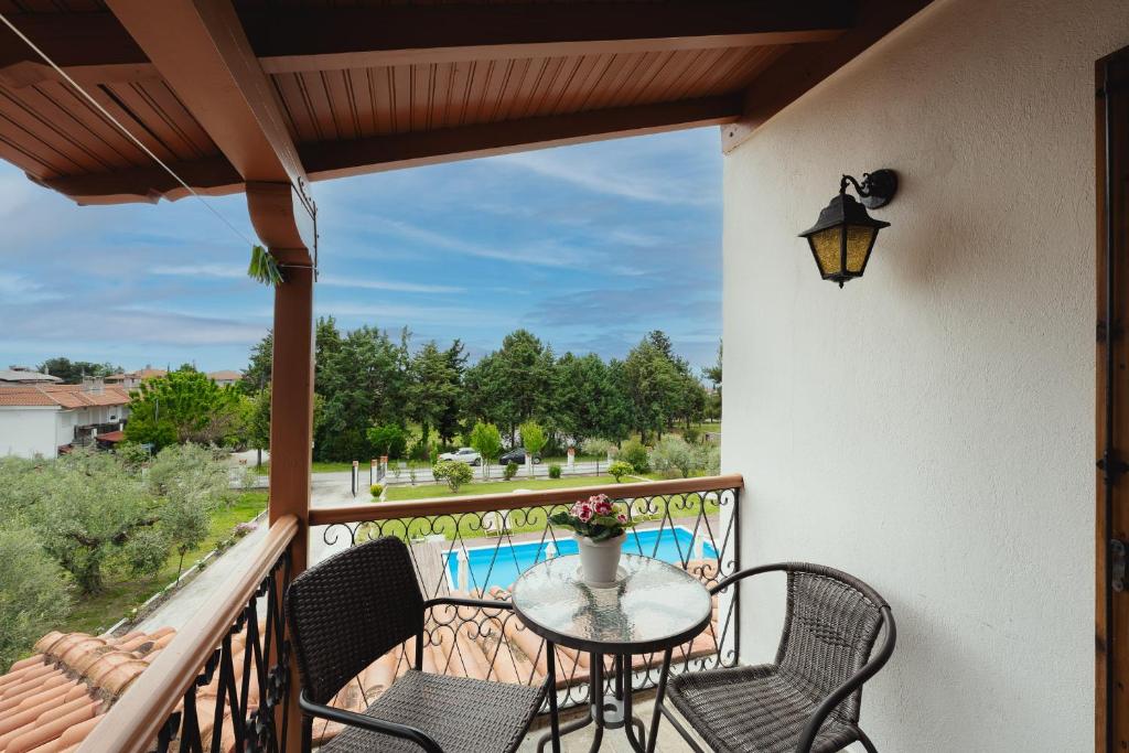 Bazén v ubytování Kalisun Pool House by Georgalas nebo v jeho okolí