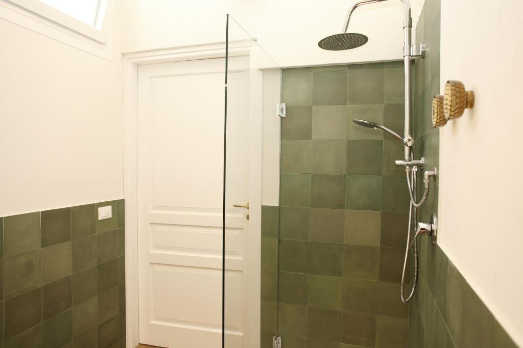 Koupelna v ubytování VersoMare room & suite