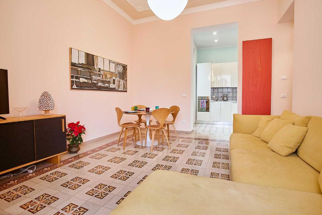 KMC suites - Yellow - Apartment