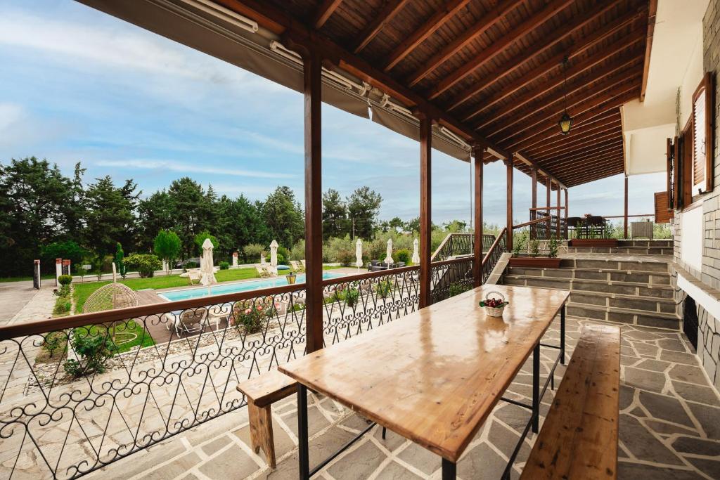 Balkón nebo terasa v ubytování Kalisun Pool House by Georgalas
