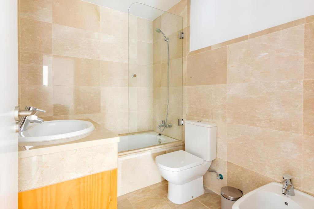 A bathroom at Luxury & Sunny Apartment with Breathtaking View in Marbella East