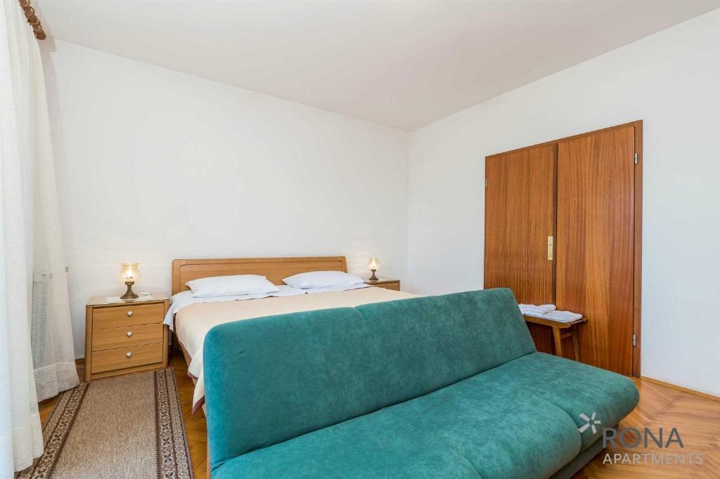 Łóżko lub łóżka w pokoju w obiekcie Rona Apartments Ani