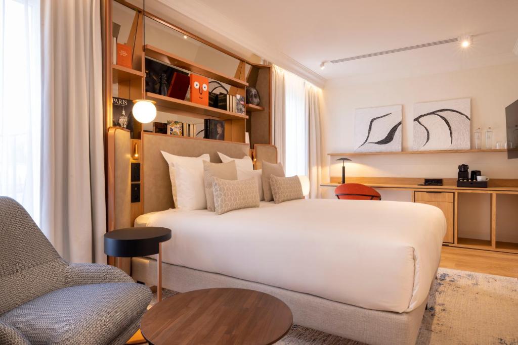 Ένα ή περισσότερα κρεβάτια σε δωμάτιο στο Alberte Hôtel