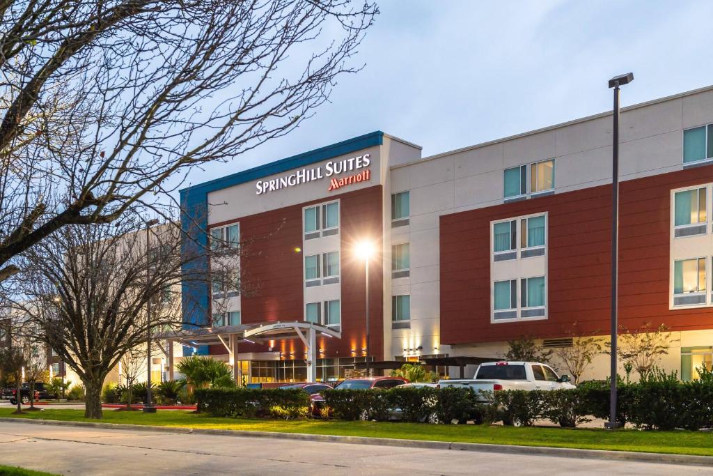 a hospital building with a sign that reads sammut suites minneapolis at SpringHill Suites by Marriott Houston Baytown in Baytown