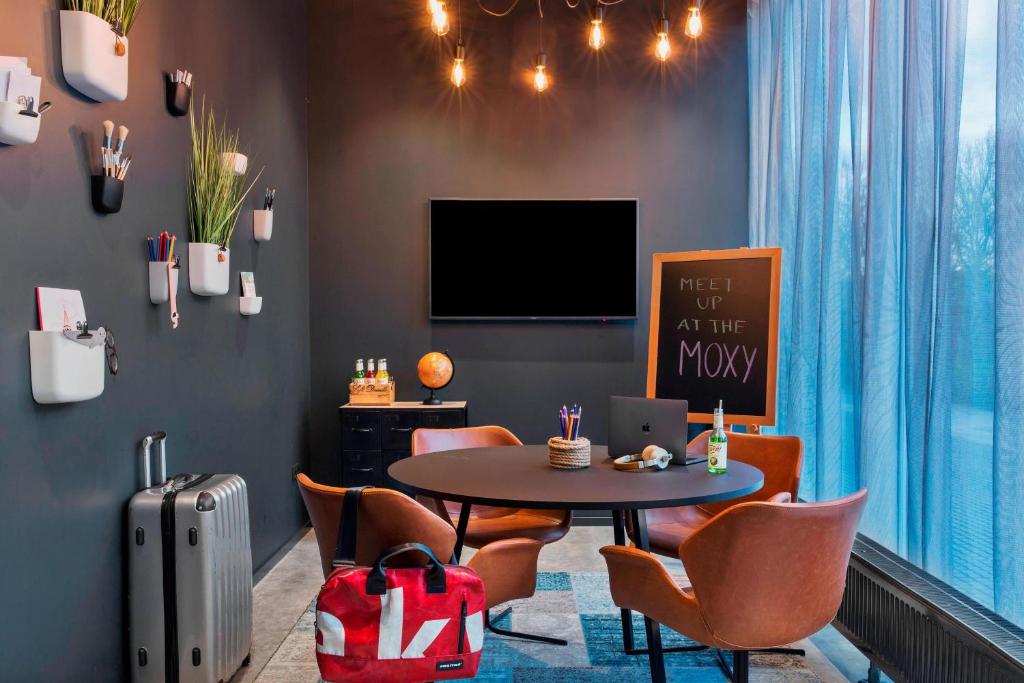 TV a/nebo společenská místnost v ubytování Moxy Copenhagen Sydhavnen