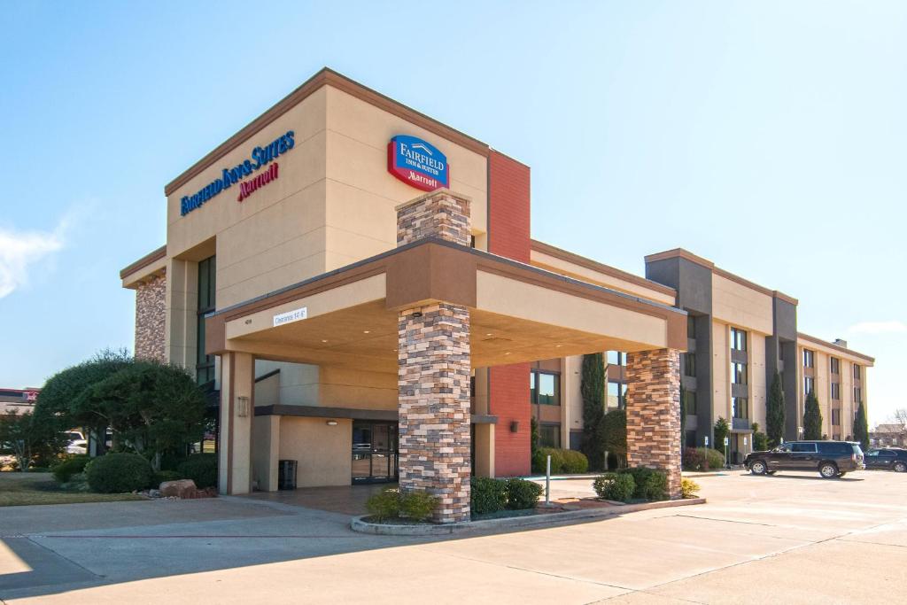 a building with a sign on the front of it at Fairfield Inn & Suites by Marriott Dallas DFW Airport South/Irving in Irving