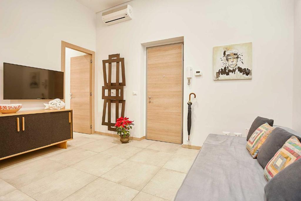 Televízia a/alebo spoločenská miestnosť v ubytovaní KMC suites - Red