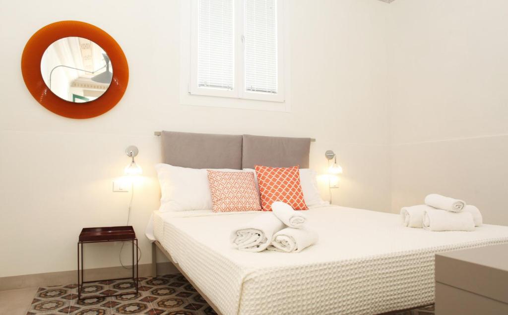 Postel nebo postele na pokoji v ubytování VersoMare room & suite