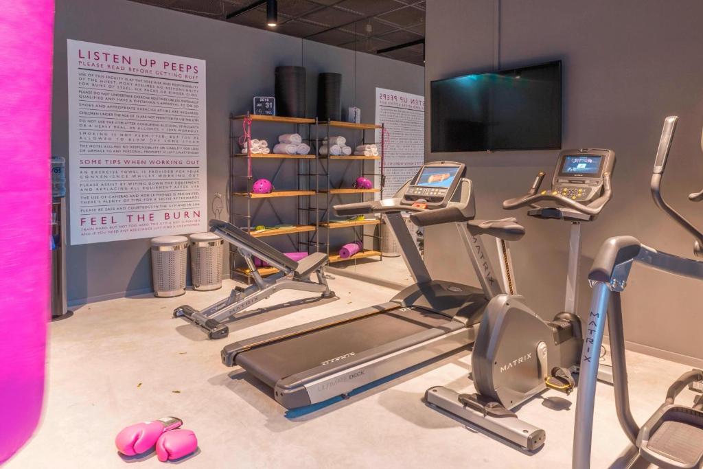 Fitness centrum a/nebo fitness zařízení v ubytování Moxy Munich Messe