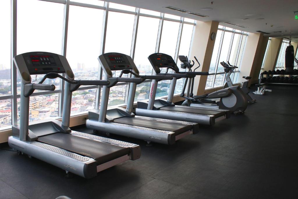 Fitness centrum a/nebo fitness zařízení v ubytování Courtyard by Marriott Guayaquil